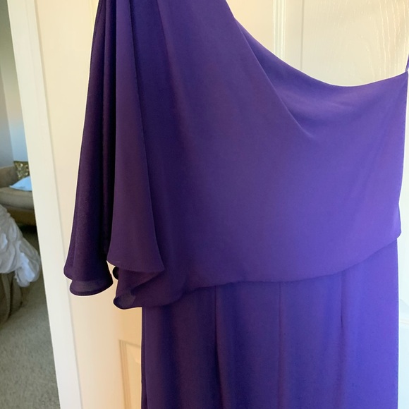 BCBG One-Shoulder Ruffled Purple Gown - Size 6 - Picture 5 of 6